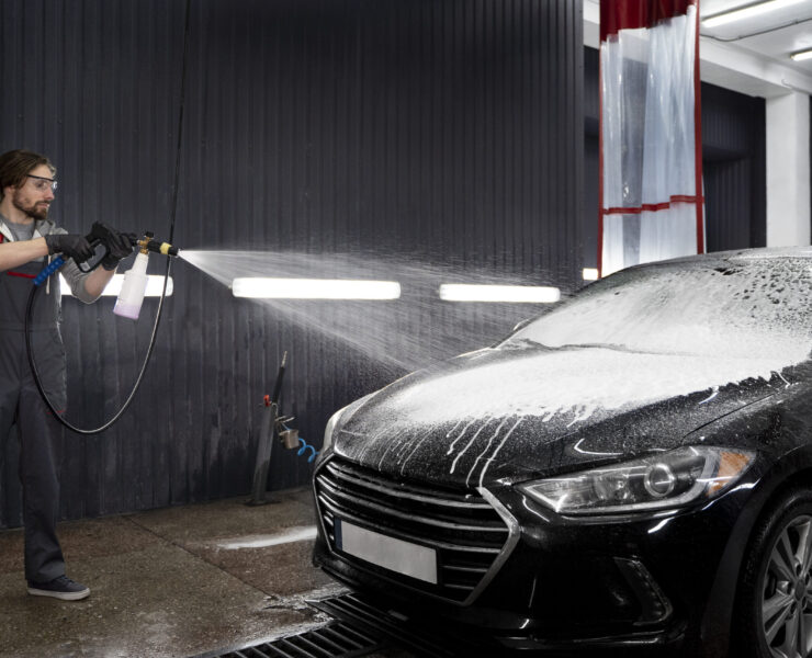 beautiful-car-washing-service